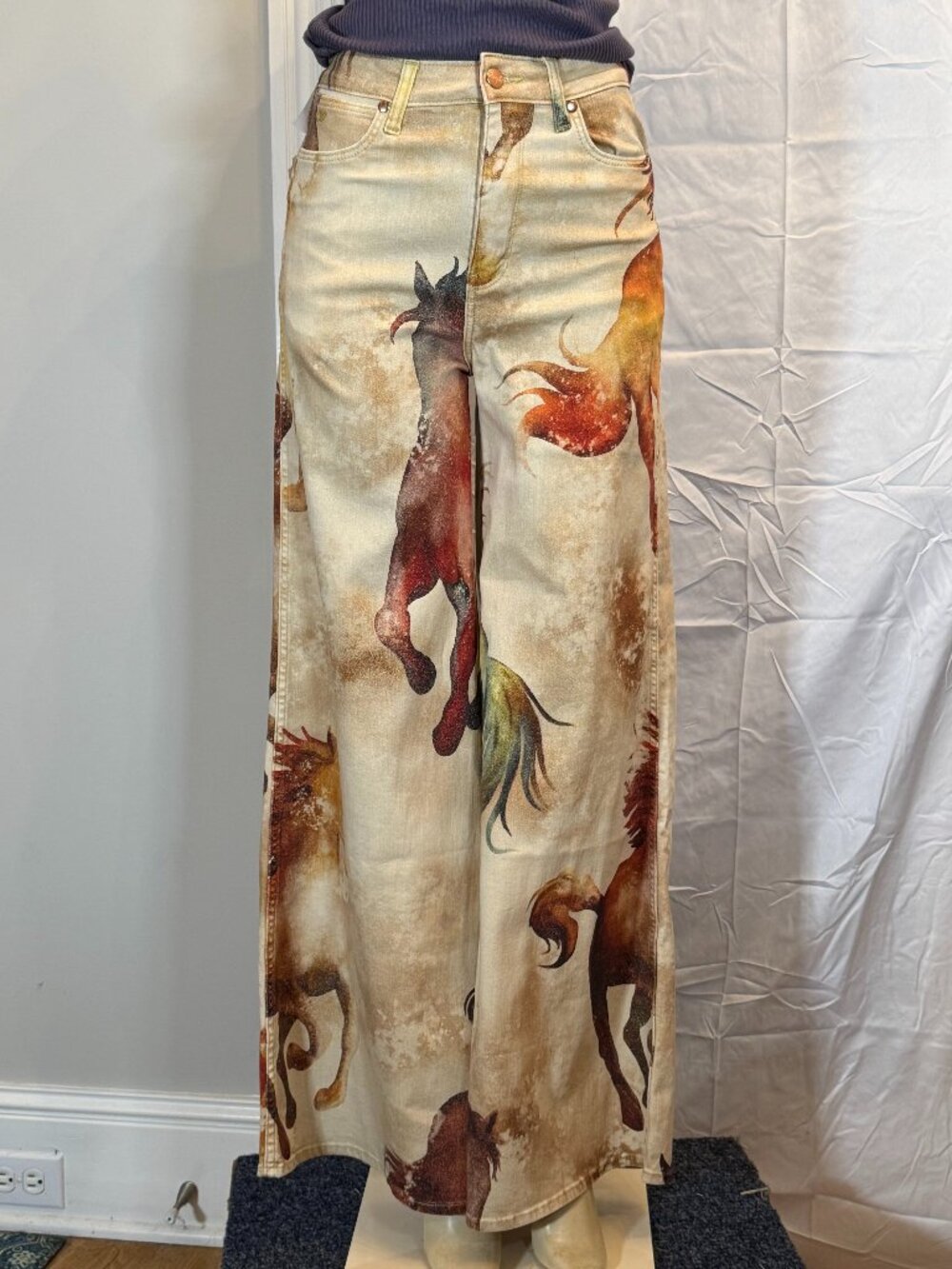 Wrangler Lainey Wilson Desert Horse Print Flare Jeans Women's 29/32 NWT!